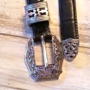 BRIGHTON Leather Belt *some wear to buckle*